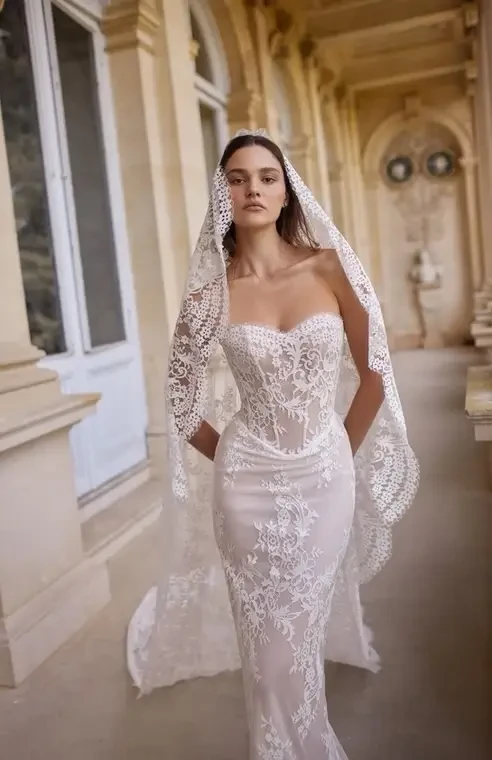 Mantilla Veils Are Back: Why Brides Are Falling in Love with This Romantic Bridal Trend. Mobile Image