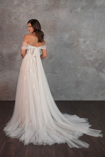 Essense of Australia Style #D4286 #1 (IVBC-PL) IVORY LACE & TULLE OVER BISCOTTI GWN W PORCELAIN TULLE PLUNGE thumbnail